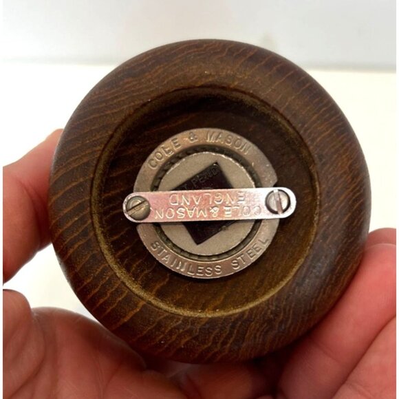 Vintage Cole & Mason Teak Wood Salt Shaker Pepper Grinder Mill 6" H x 2.75" Dia - Picture 7 of 8